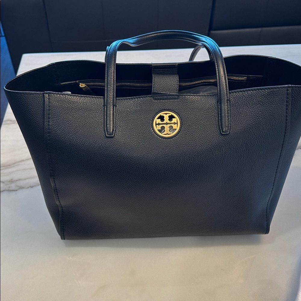 SOLD!!! EUC Tory Burch Black Pebble Leather Tote with Gold Emblem - Picture 1 of 8